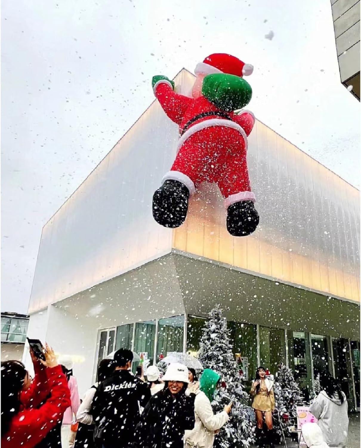 20FT Climbing Inflatable Santa Claus with LED Lights – Lighted Christmas Blow Up Yard Decoration for Outdoor Roof, Chimney, Lawn & Holiday Party Display